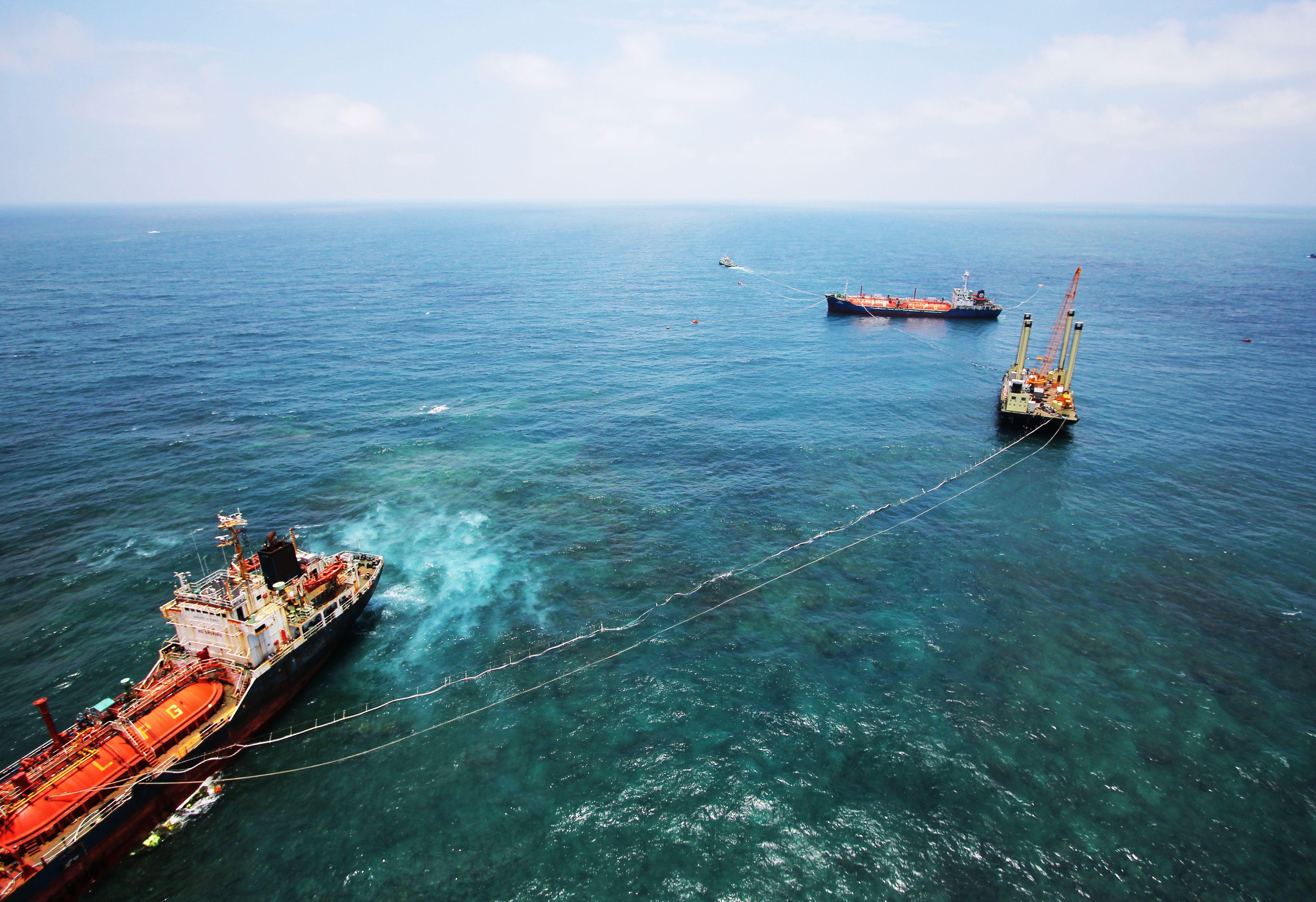 Resolve Marine boat appears to be towing several large ships at once